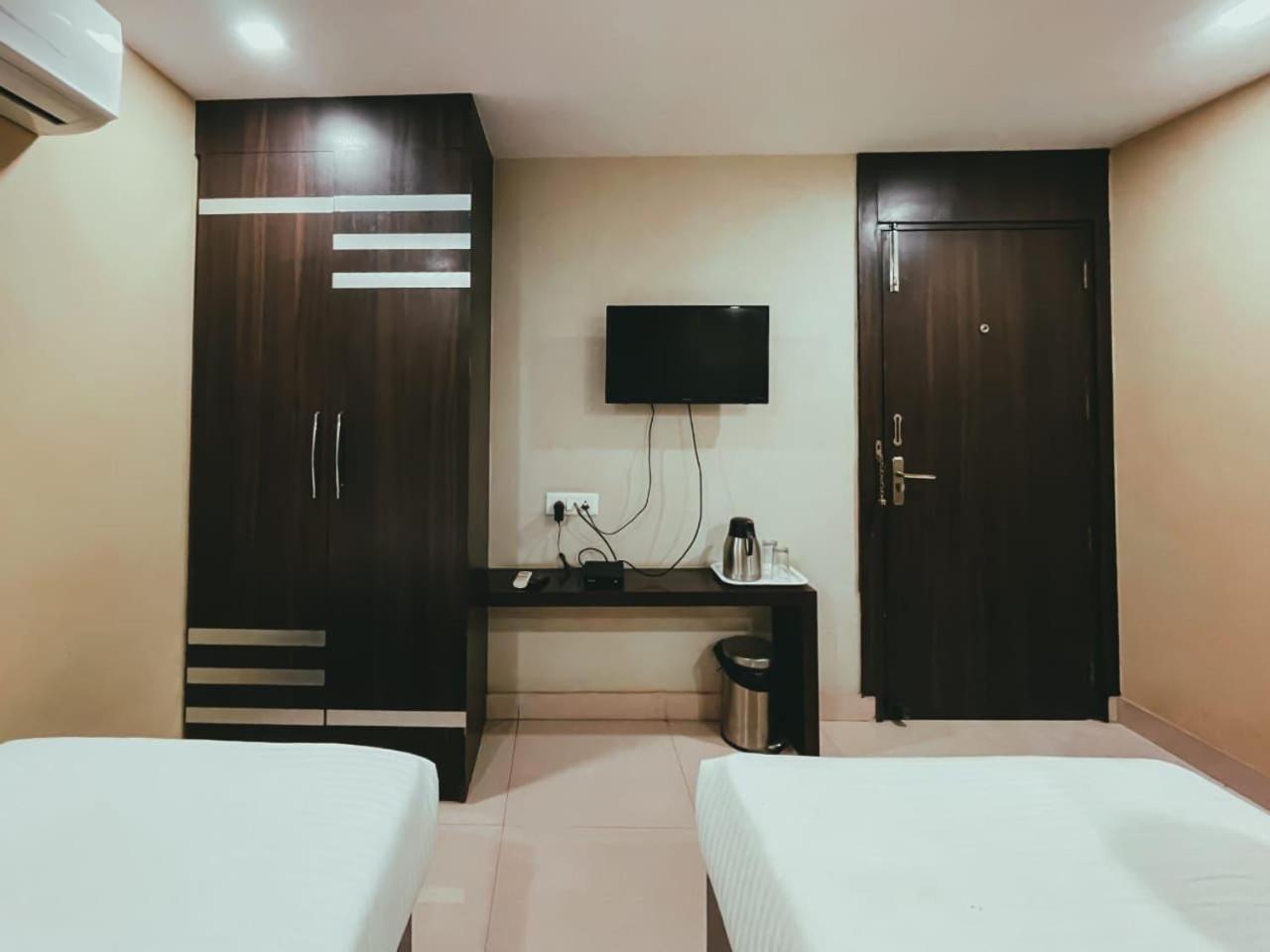 Hotel S L E Residency Varanasi Eksteriør billede