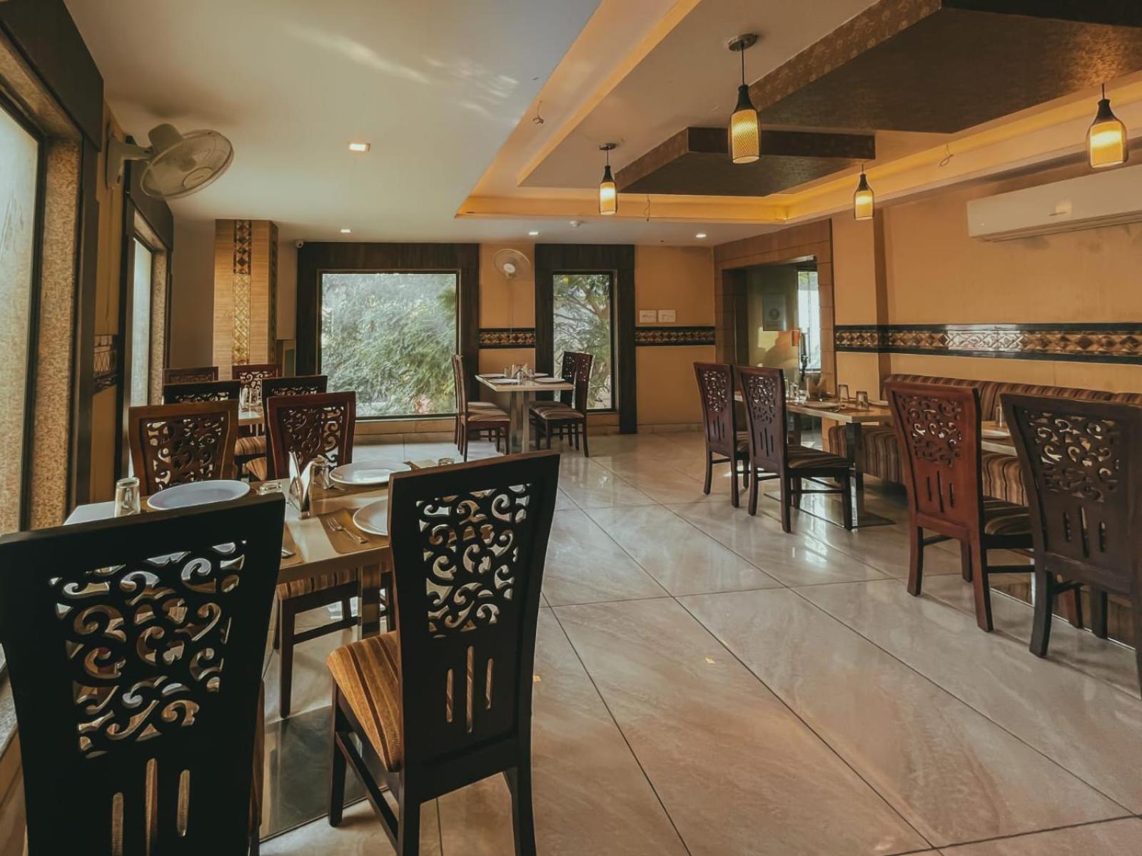 Hotel S L E Residency Varanasi Eksteriør billede