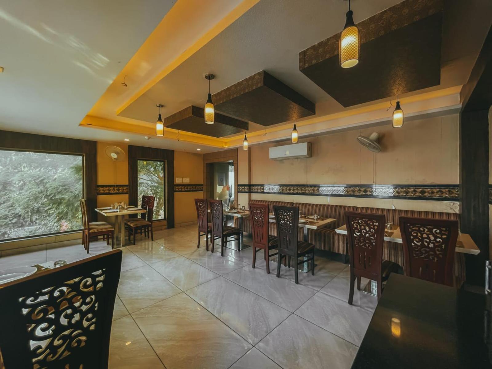 Hotel S L E Residency Varanasi Eksteriør billede