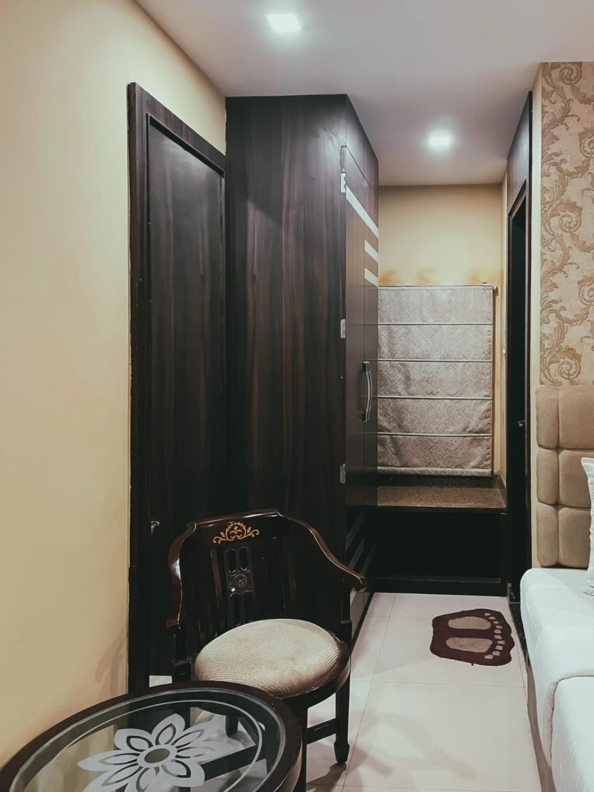 Hotel S L E Residency Varanasi Eksteriør billede