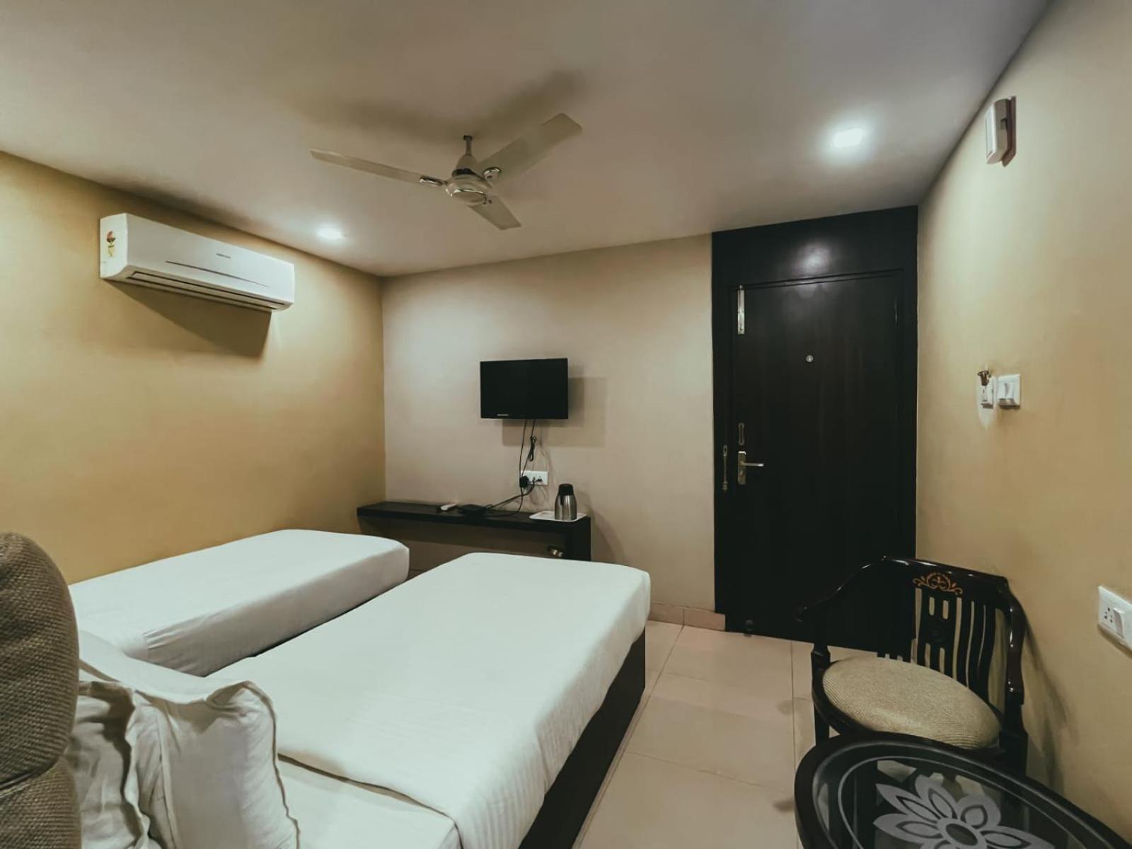 Hotel S L E Residency Varanasi Eksteriør billede