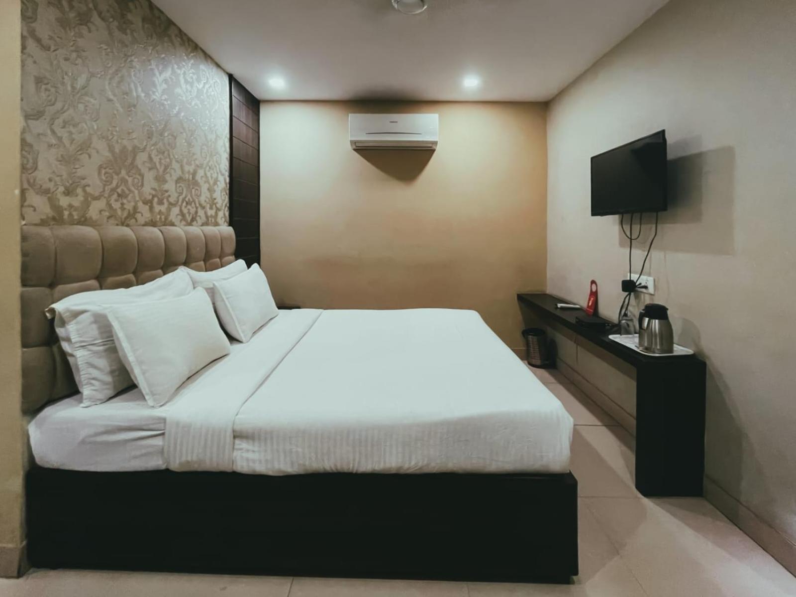 Hotel S L E Residency Varanasi Eksteriør billede