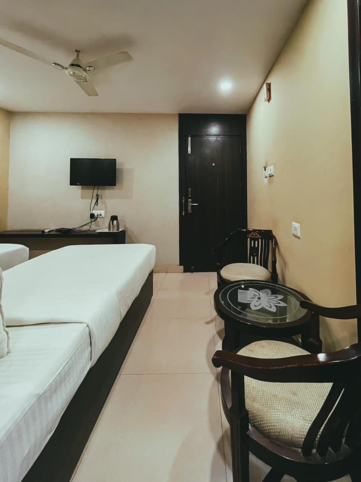 Hotel S L E Residency Varanasi Eksteriør billede