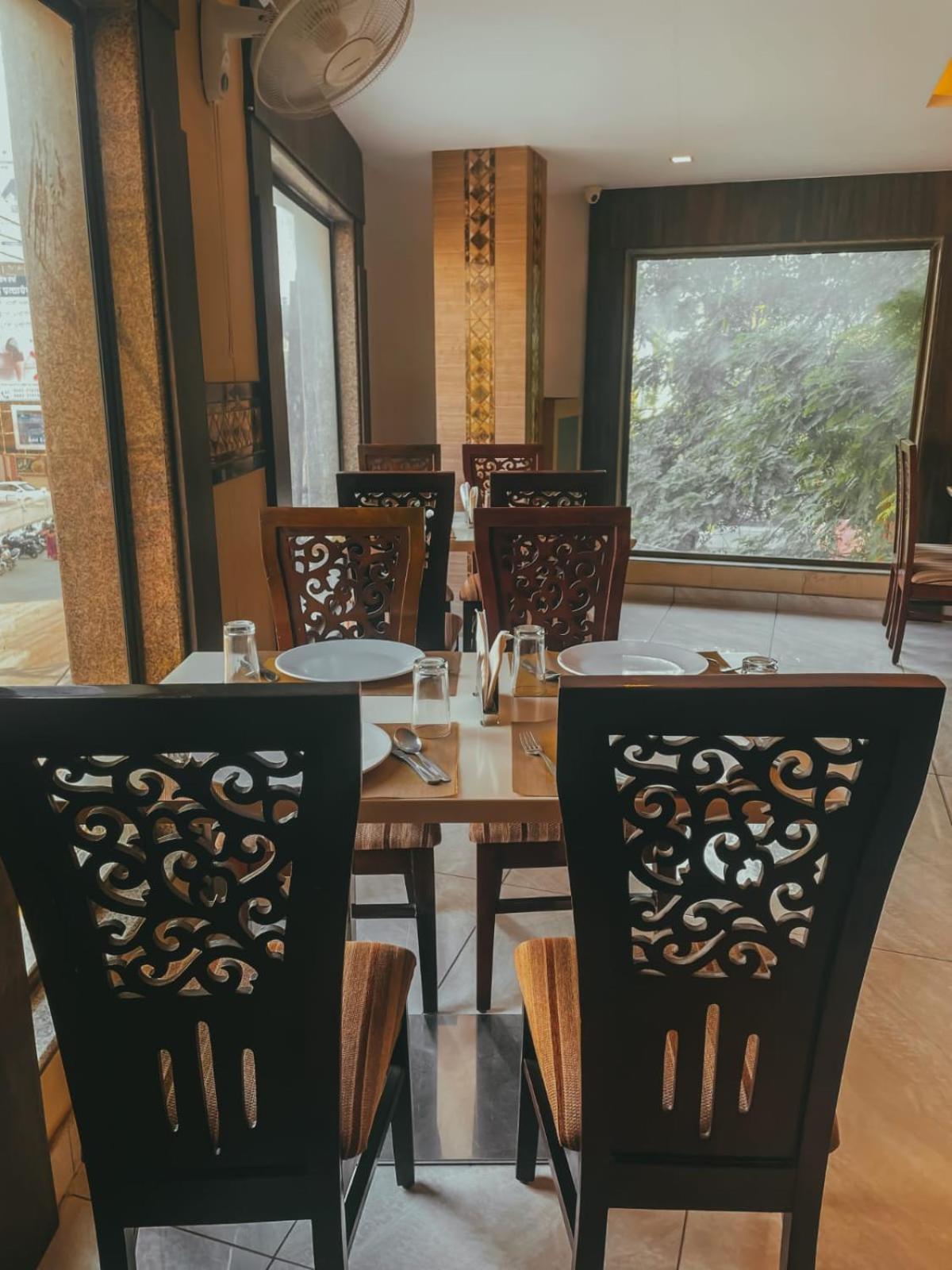 Hotel S L E Residency Varanasi Eksteriør billede