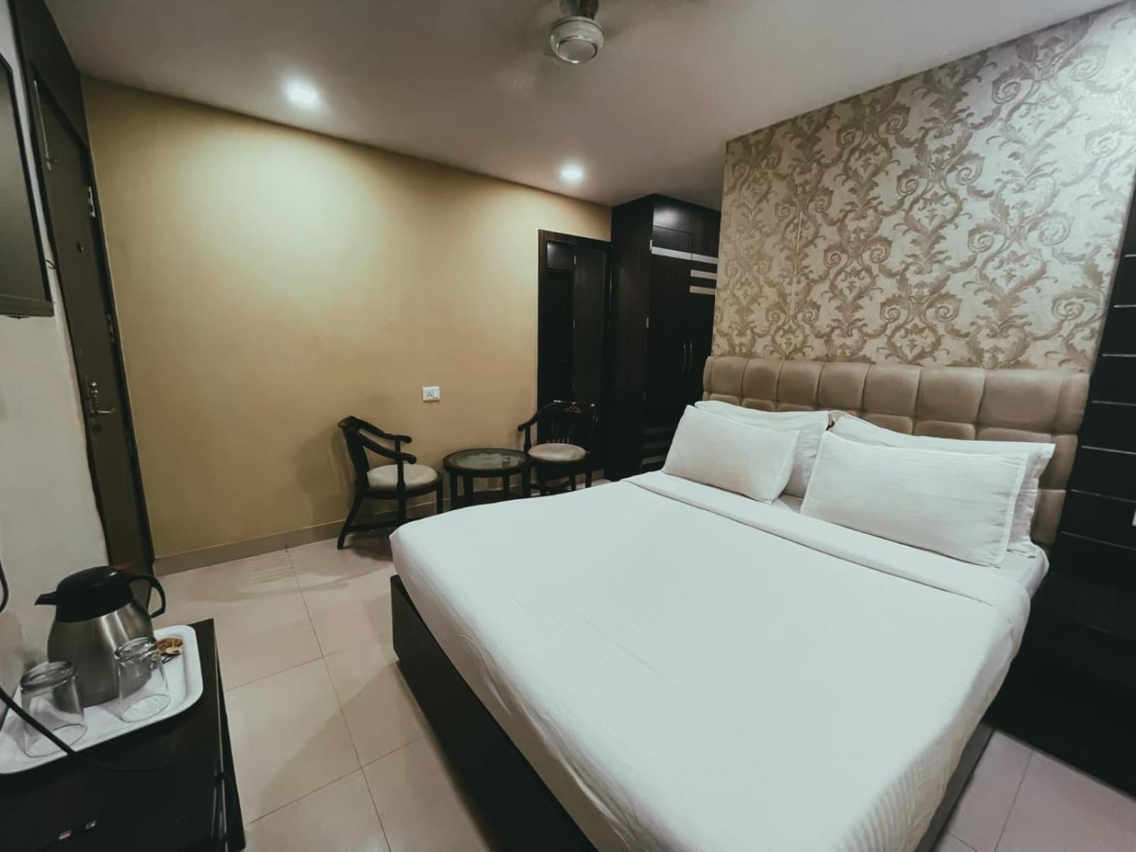 Hotel S L E Residency Varanasi Eksteriør billede