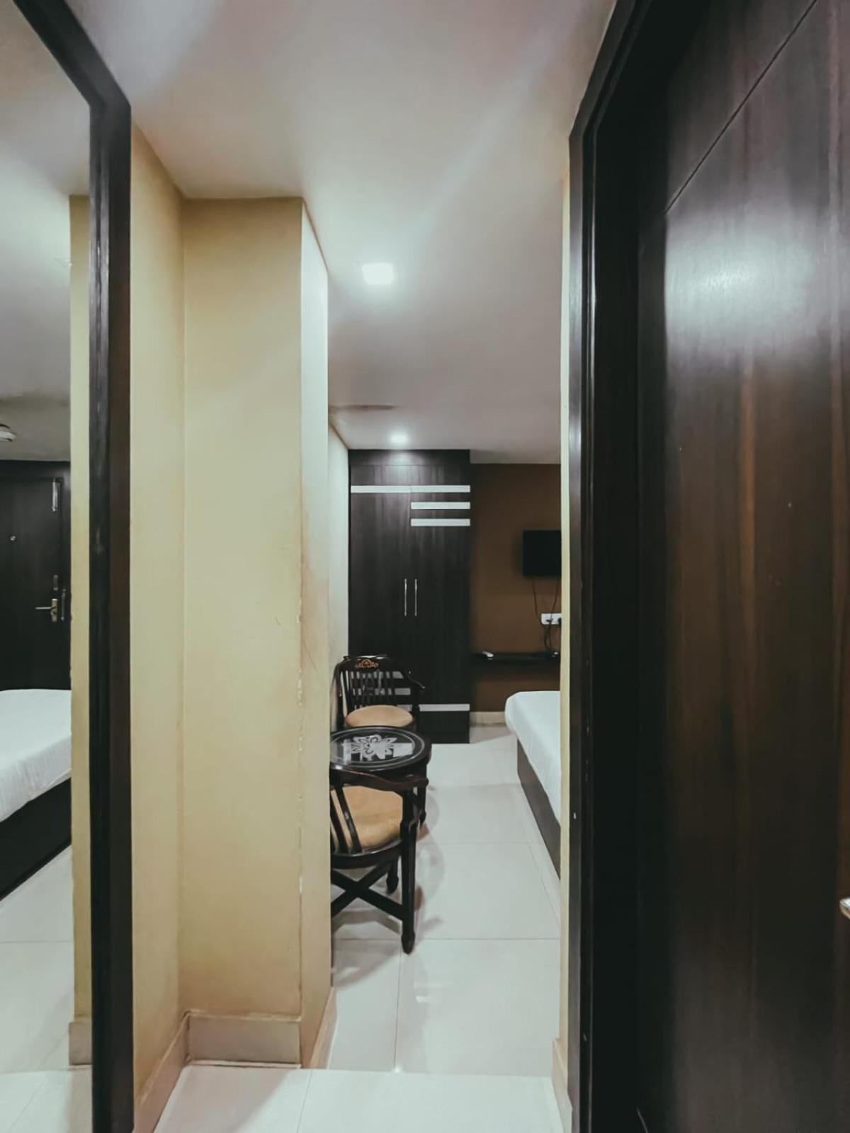 Hotel S L E Residency Varanasi Eksteriør billede