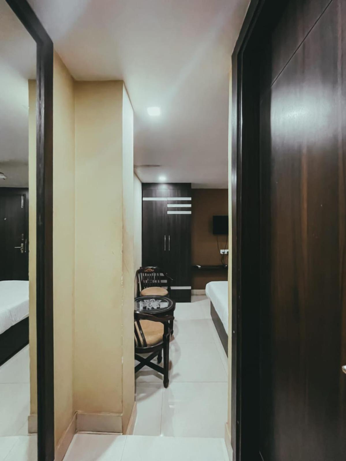 Hotel S L E Residency Varanasi Eksteriør billede